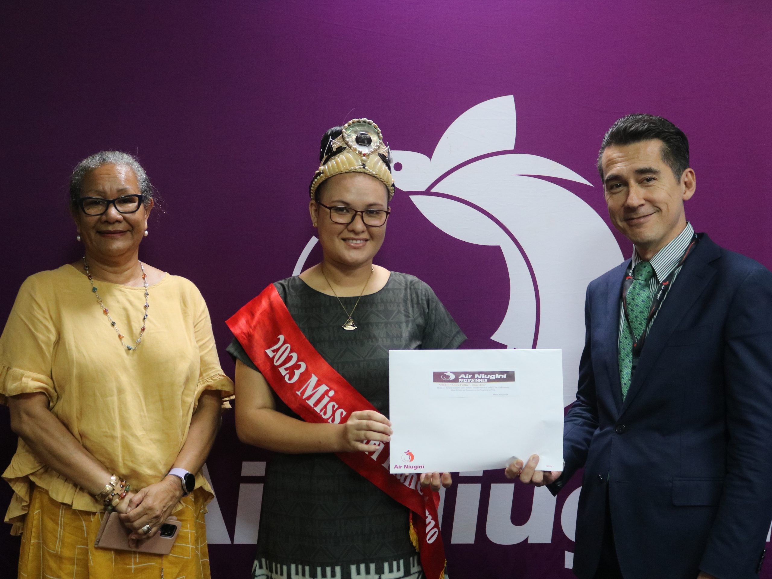 AIR NIUGINI PRESENTS HIRI HANENAM0 QUEST WINNERS WITH AIRLINE TICKETS